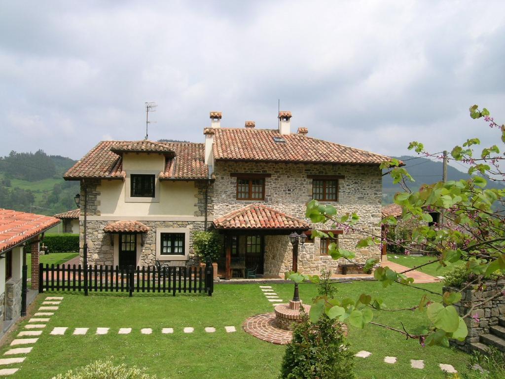 Apartamentos El Llugaron Miravalles Exterior photo
